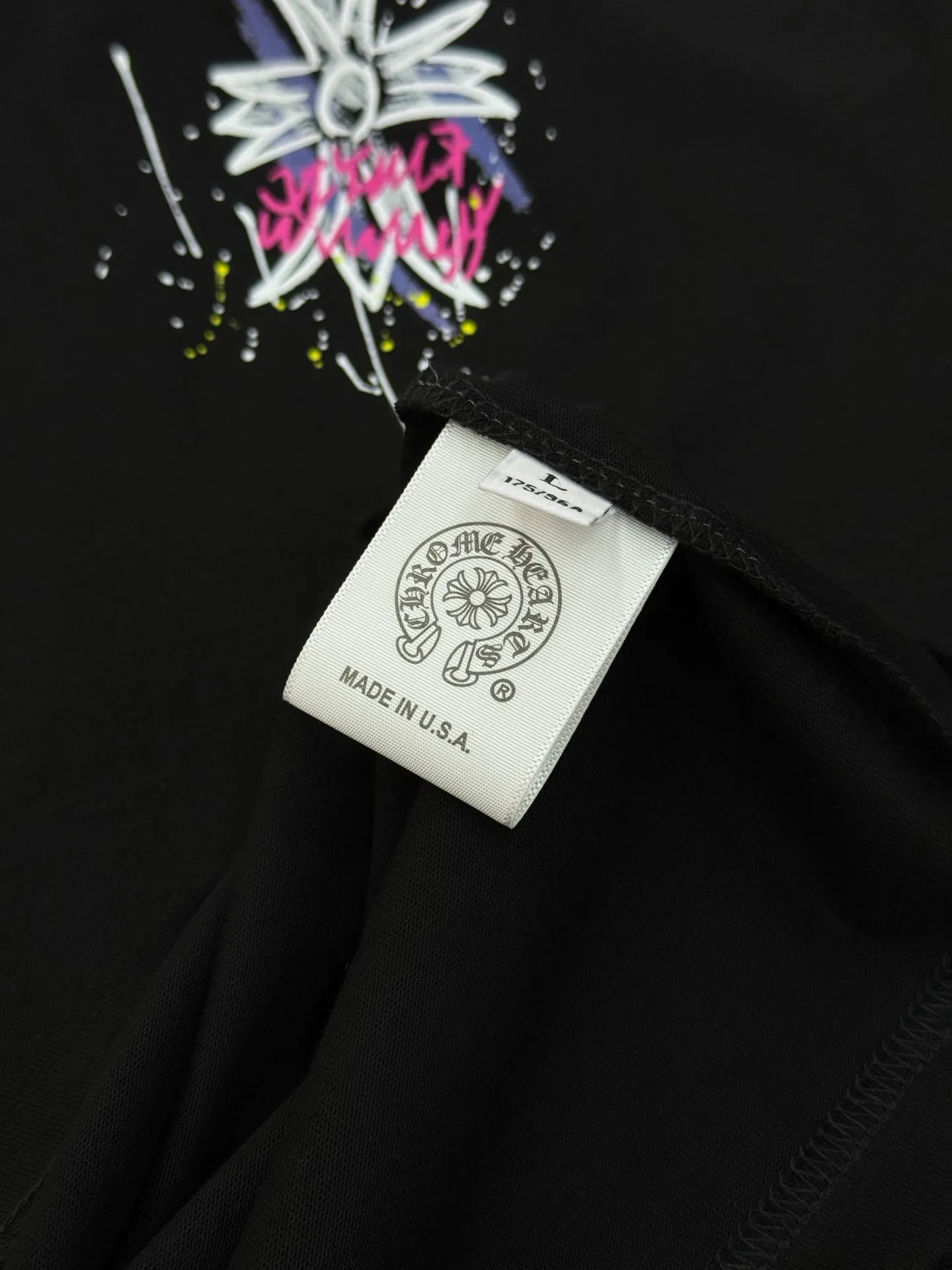 🅿️190 Top-notch looks *Croxin 25s new T-shirt. Same style for men and women! The classic cross shape is responsible for the good looks. The visual effect of the combination of personalized graphics and letters is quite unique! ! ! The sensory effect presented is naturally explosive... The 230g pure cotton fabric is selected. It is comfortable and soft. Its delicacy and comfort performance are also in place, creating an extraordinary wearing experience! Color: Black. White. Size: S-XXL (L is recommended for 175/145 pounds)